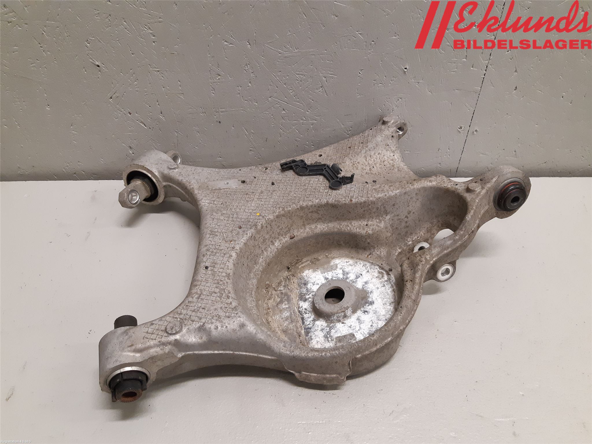 31476077 : Wishbone - rear - Autoparts24