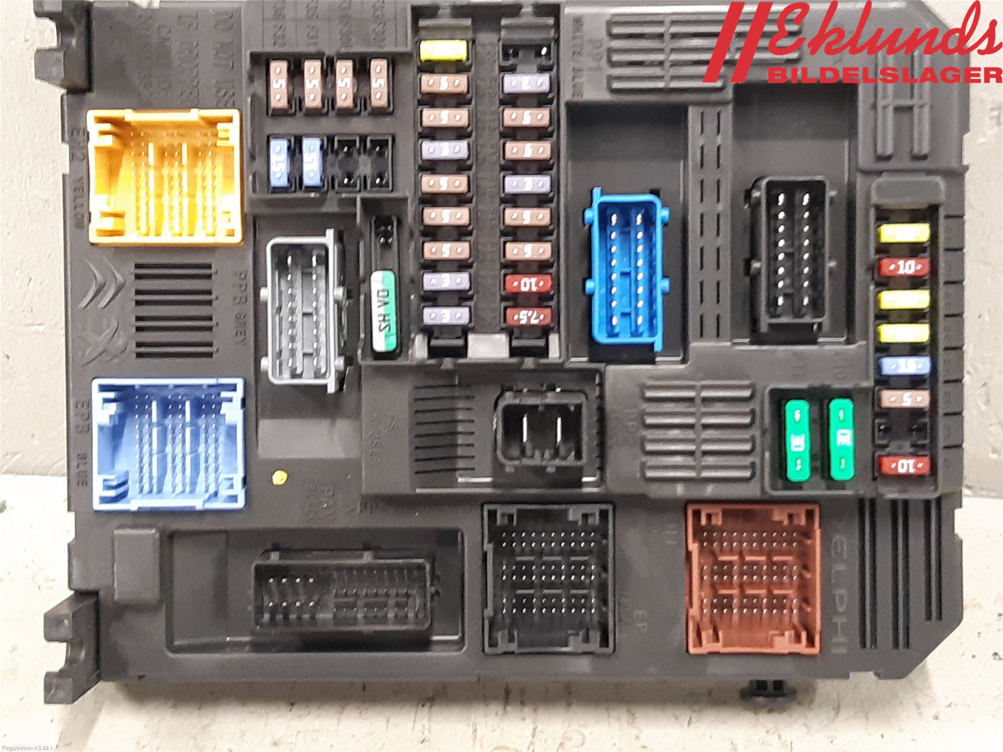 Peugeot EXPERT Box (V_) Fuse box 16 756 647 80, 984514128000