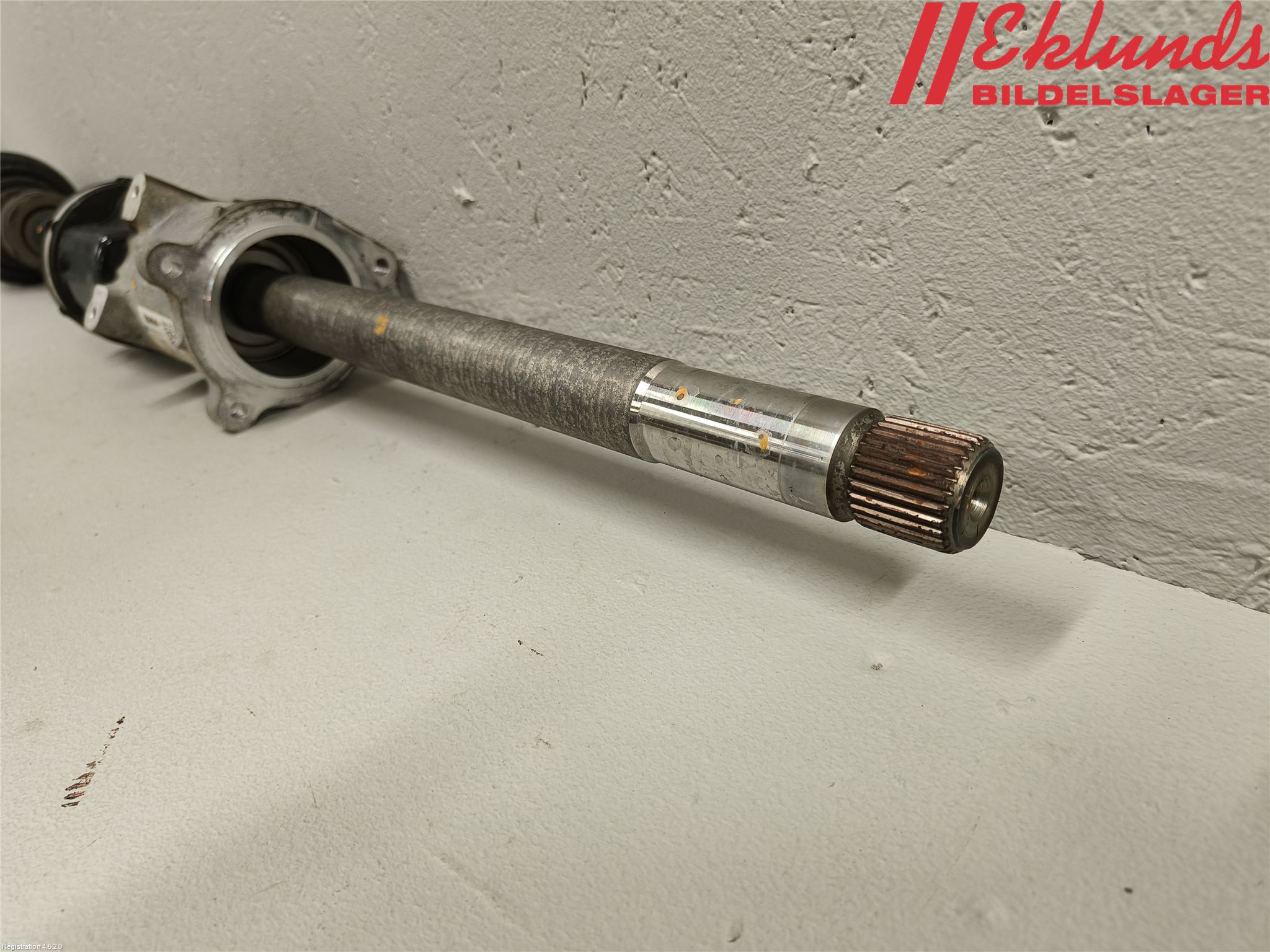 BMW X1 (F48) Drive shaft - front 8482646, 31 60 5 A2D FD2