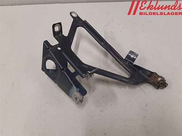 Fender mounting bracket