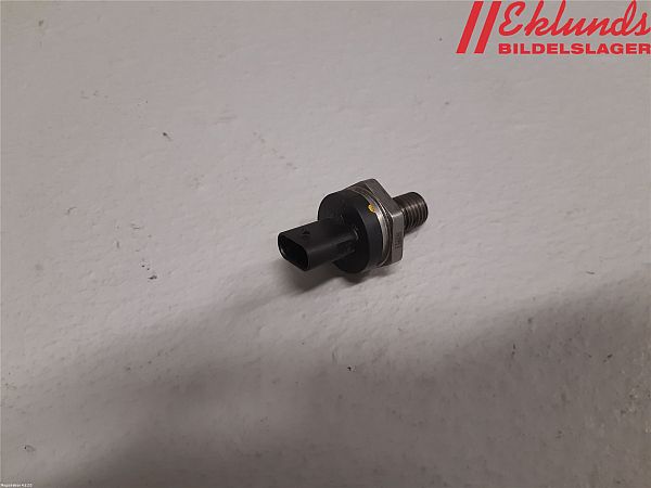 Oil pressure sensor