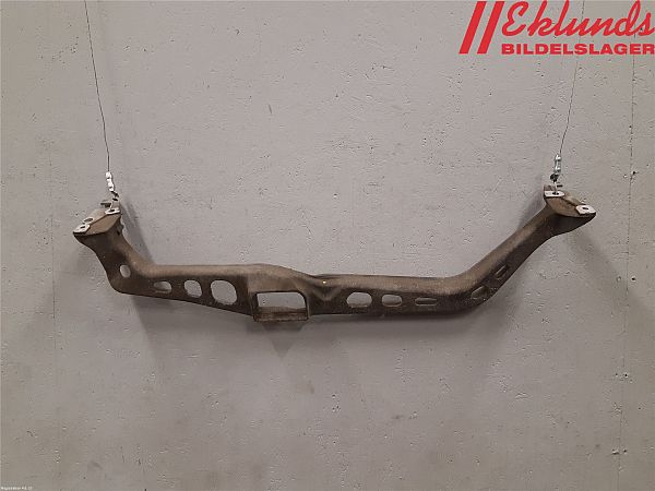 Traverse Moteur avant AUDI A4 Avant (8K5, B8)