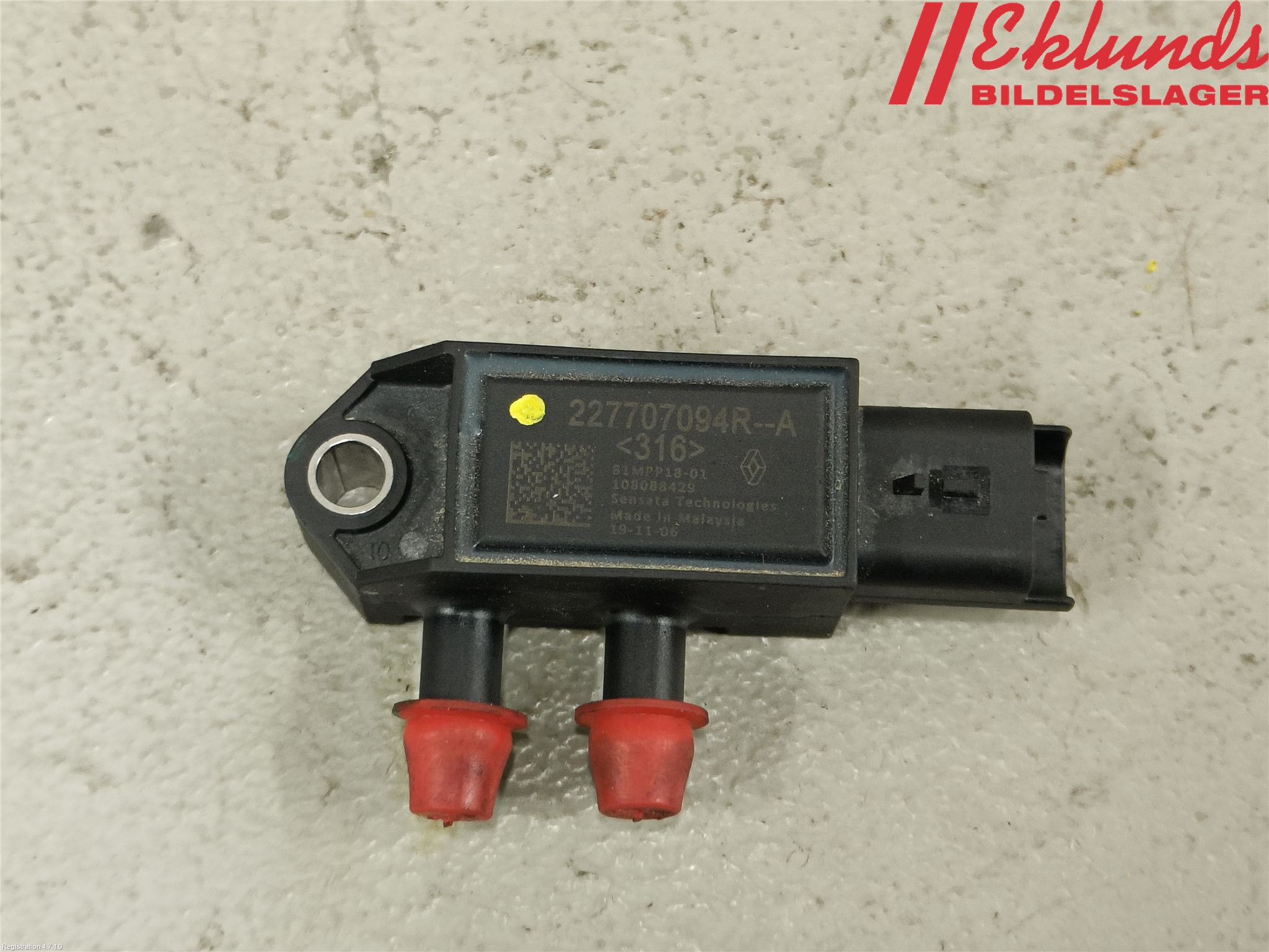 KANAです✳︎ Motorsport Auto - The Z Store - Carbon Fiber Valve Cover Cap
