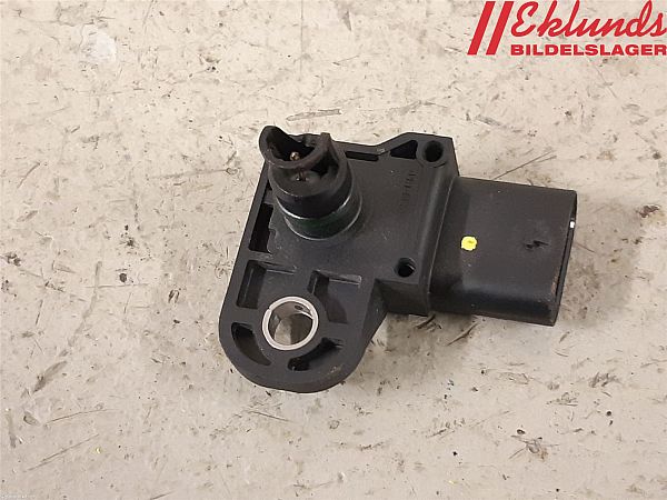 common rail (Injectie) / Verstuiver Brug PEUGEOT 3008 SUV (M_)