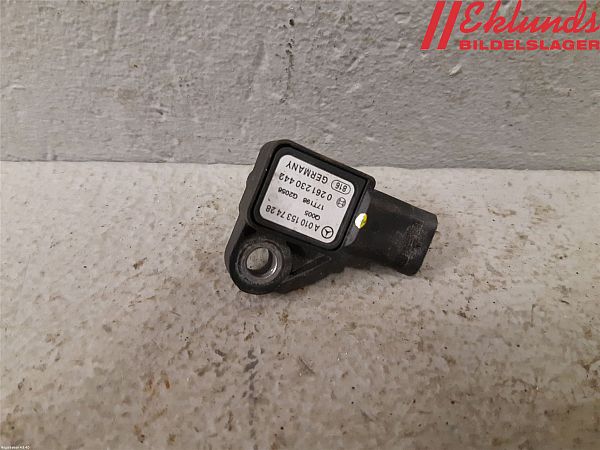 common rail (Injectie) / Verstuiver Brug MERCEDES-BENZ CLA Coupe (C117)