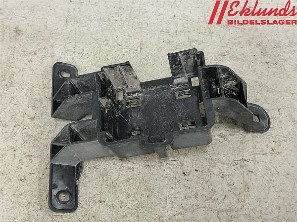 Blind spot radar bracket