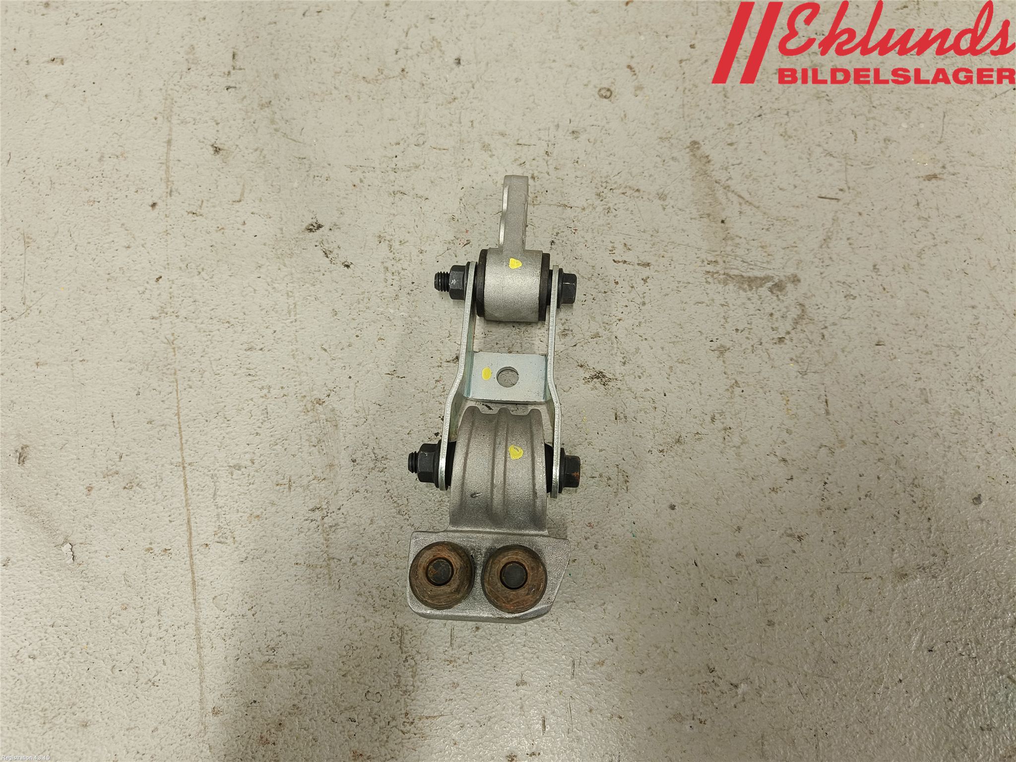 Volvo V70 Mk II (285) Motorophæng 30680750 - Autoparts24