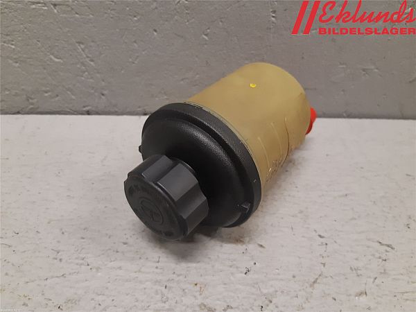 Power steering fluid reservoir