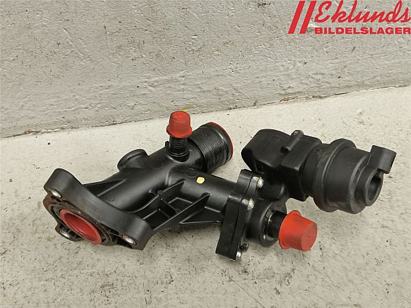 Thermostat housing