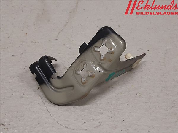 Fender mounting bracket