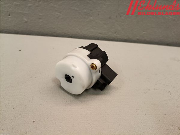 Ignition switch contact