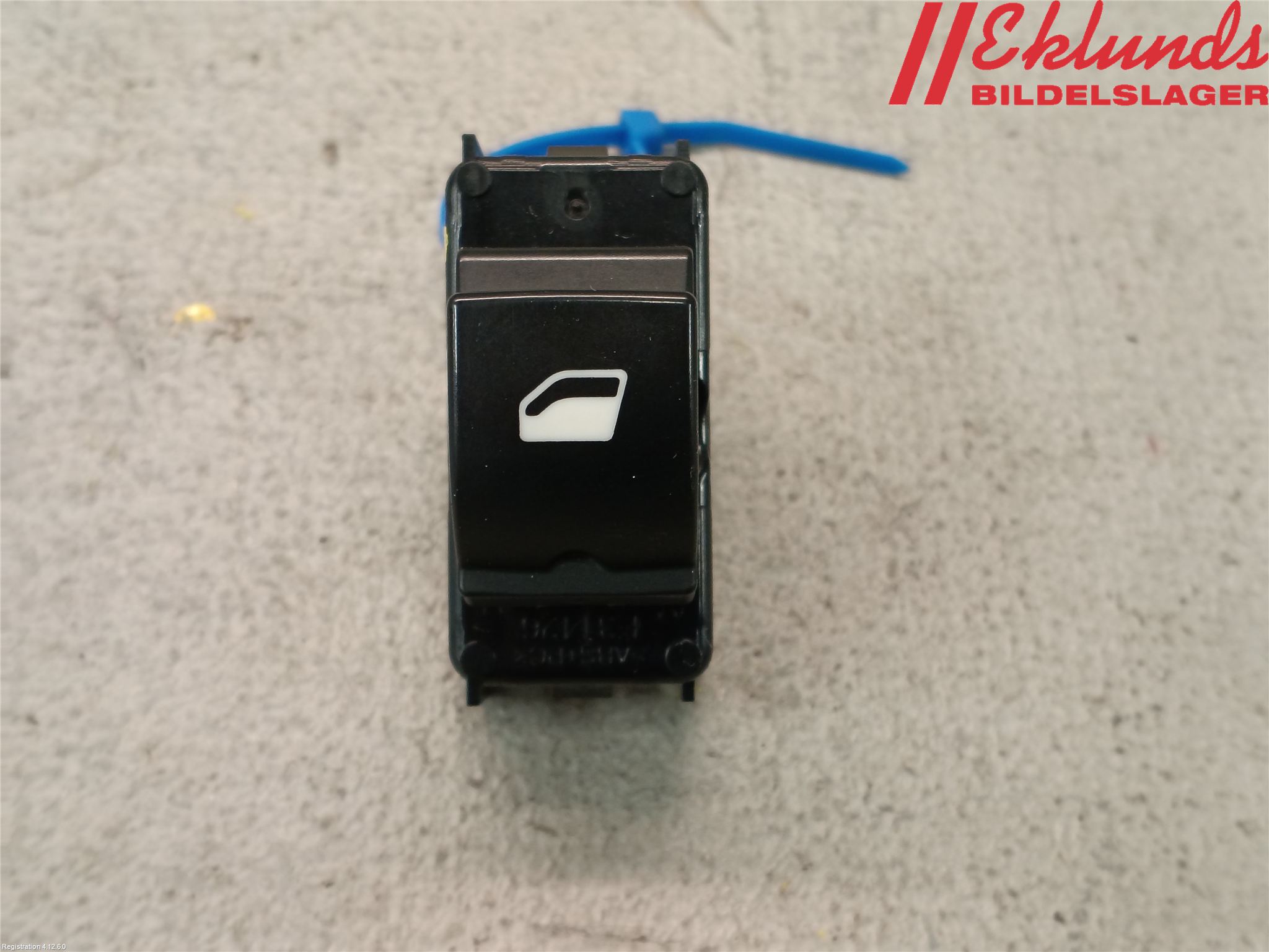 SU001A3646 : Switch - electrical screen heater and Switch