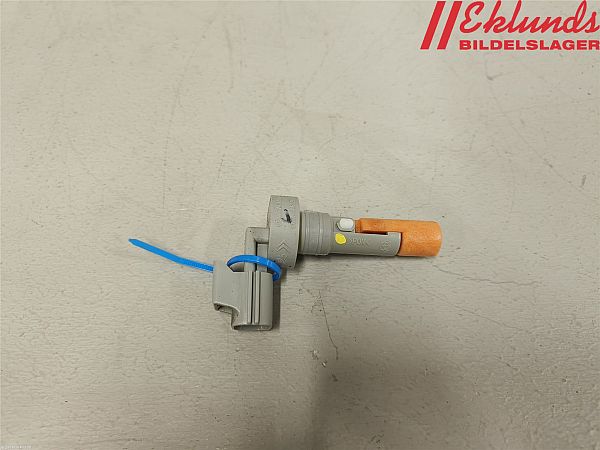 Windshield washer fluid level sensor