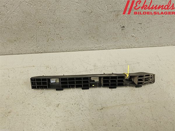 Rear bumper mounting bracket