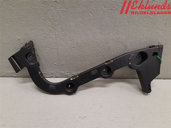 Rear bumper mounting bracket