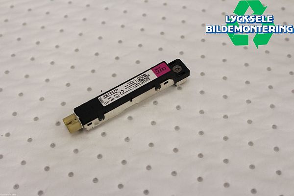 Wzmacniacz antenowy AUDI A3 Sportback (8YA)
