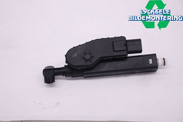 Headlight washer spray nozzle