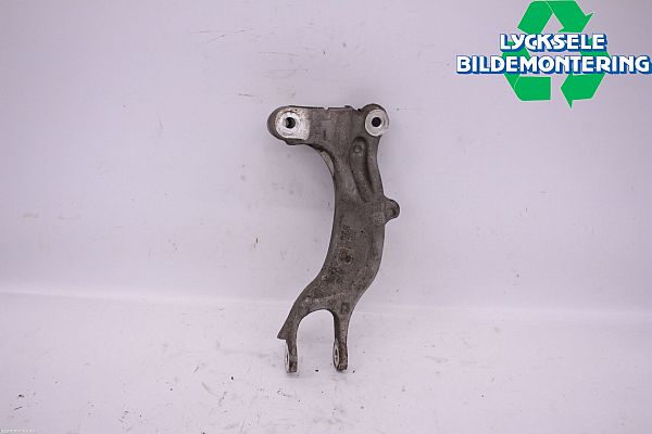 Lower shock bracket