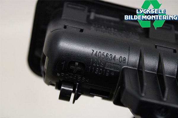 Tailgate handle with camera