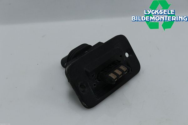 Sliding door contact joint