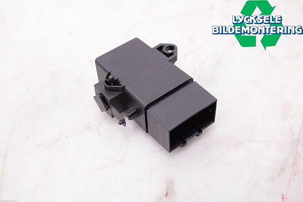 Seat heating relay
