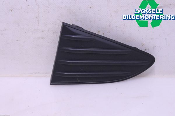 Rear bumper trim bar molding