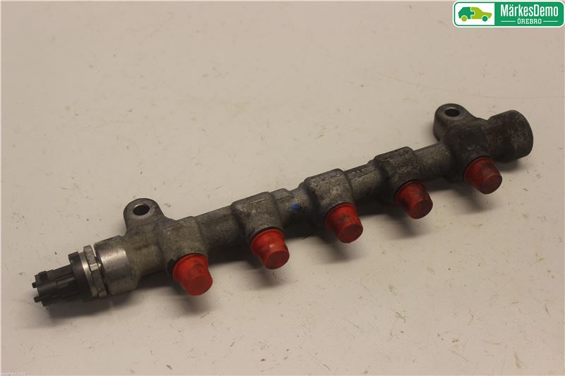 High-pressure rail / injection nozzle pipe KIA CEE'D Sportswagon (JD)
