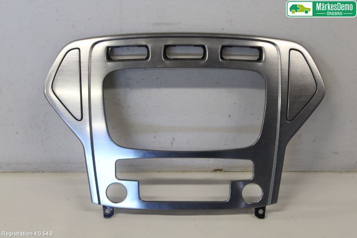 Radio - front plate FORD MONDEO IV (BA7)