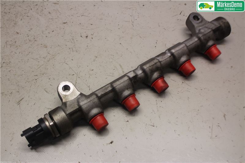 High-pressure rail / injection nozzle pipe KIA CEE'D Combi Van (JD)