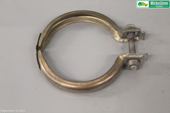 Muffler pipe connector clamp