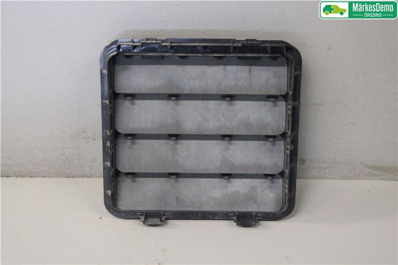 Quarter panel vent