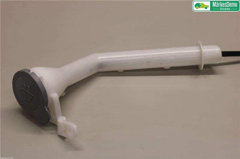 Washer fluid reservoir NISSAN QASHQAI II (J11, J11_)