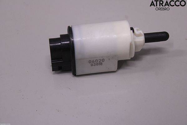 contact feu stop PEUGEOT 2008 II (U_)