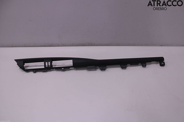 Beklædning -u - instrument TOYOTA AURIS (_E18_)