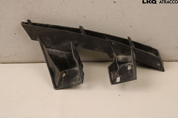 Front bumper mounting bracket