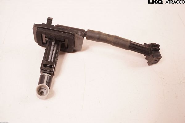 Rear window washer spray nozzle