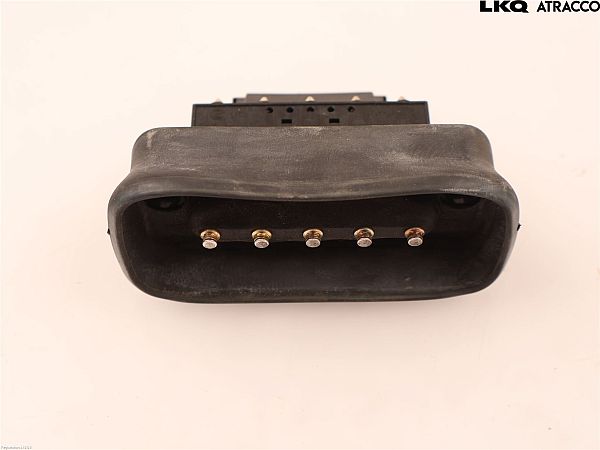 Sliding door contact joint