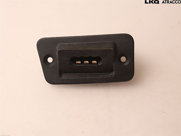 Sliding door contact joint