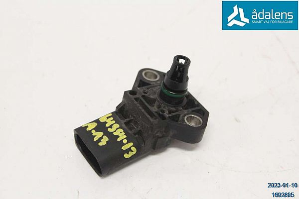 common rail (Injectie) / Verstuiver Brug AUDI A3 Sportback (8PA)