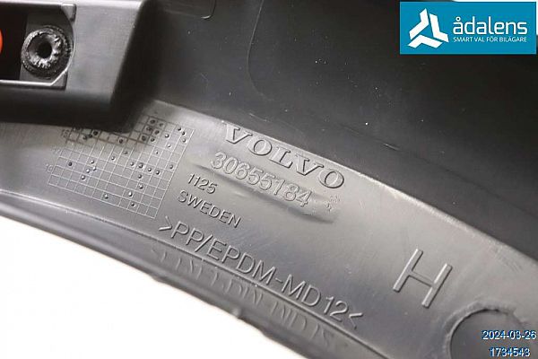 Rear wheel arch trim