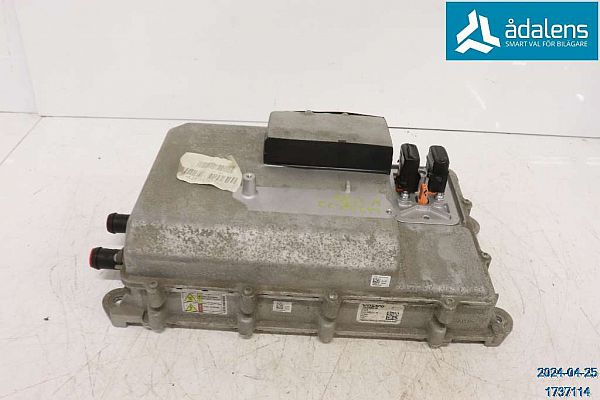 Volvo C40 Convert / Inverter elektrisch gebraucht kaufen | Autoparts24