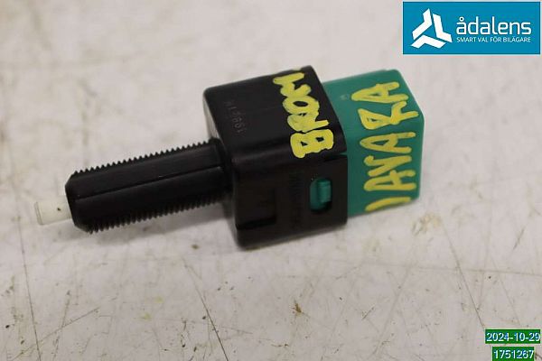 contact feu stop NISSAN NP300 NAVARA Pickup (D23)