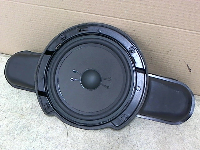 Parcel shelf speaker