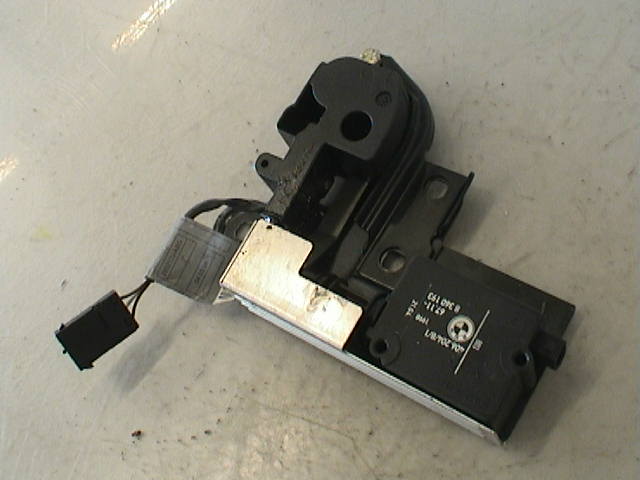 Soft-close tailgate actuator