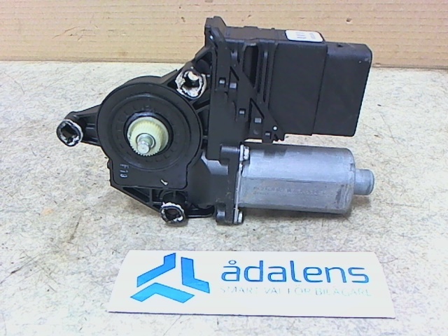 Door window regulator motor
