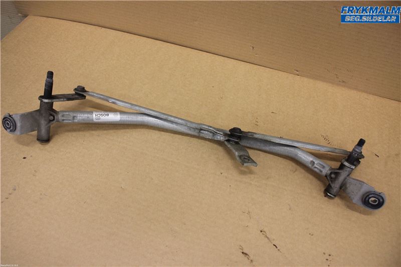 Windshield wiper linkage and motor