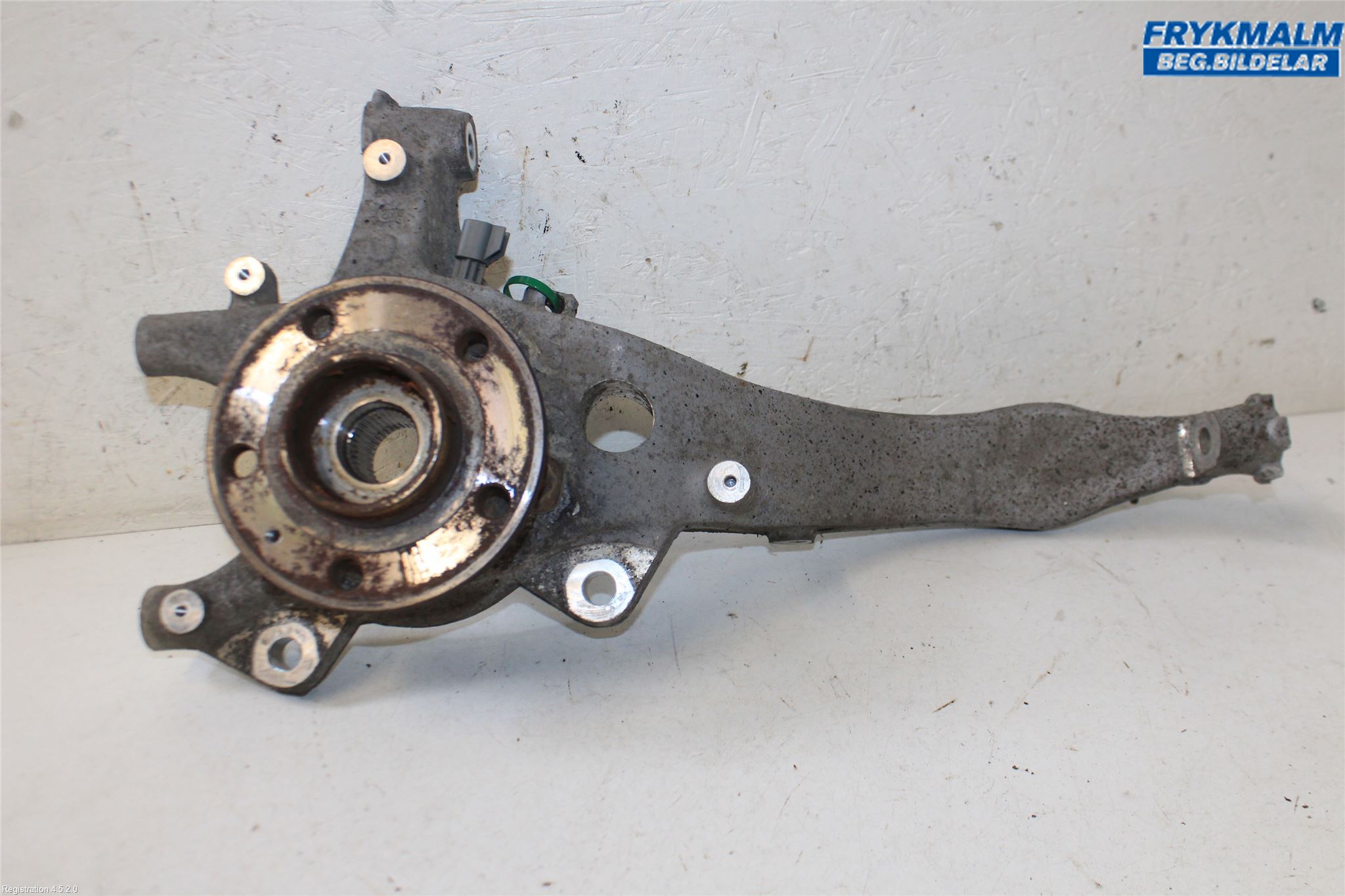 ペロ 31682226 : Spindle - front - Autoparts24