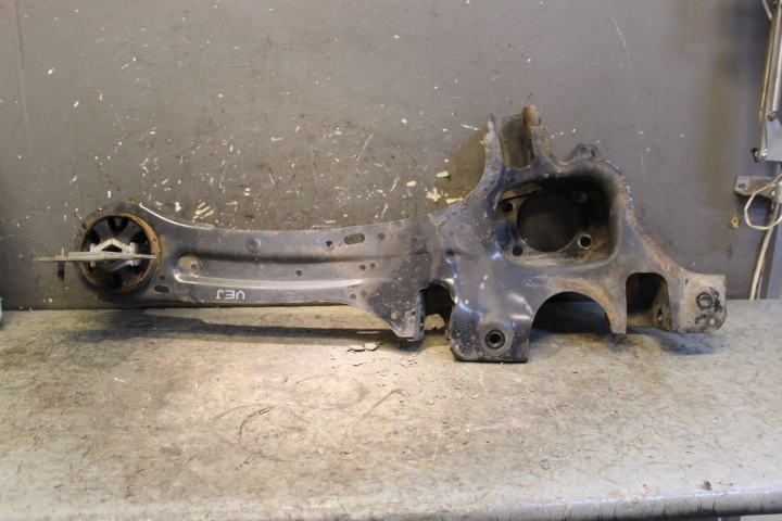 Spindle - rear VOLVO V70 III (135)