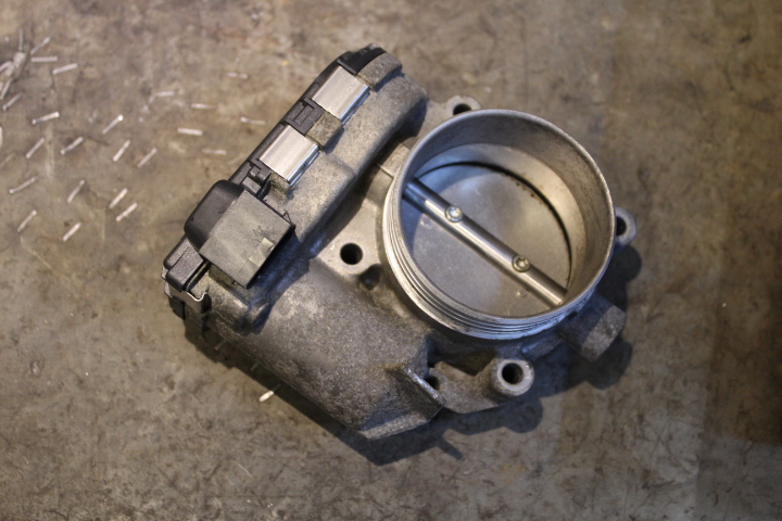 Drosselklappenstellmotor VOLVO C30 (533)