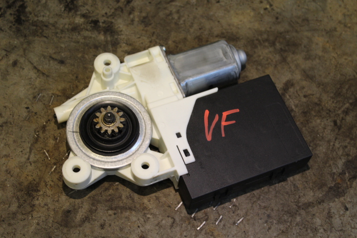 Silnik podnoszenia szyby VOLVO V50 (545)
